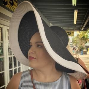 Meet your Posher, Raquel